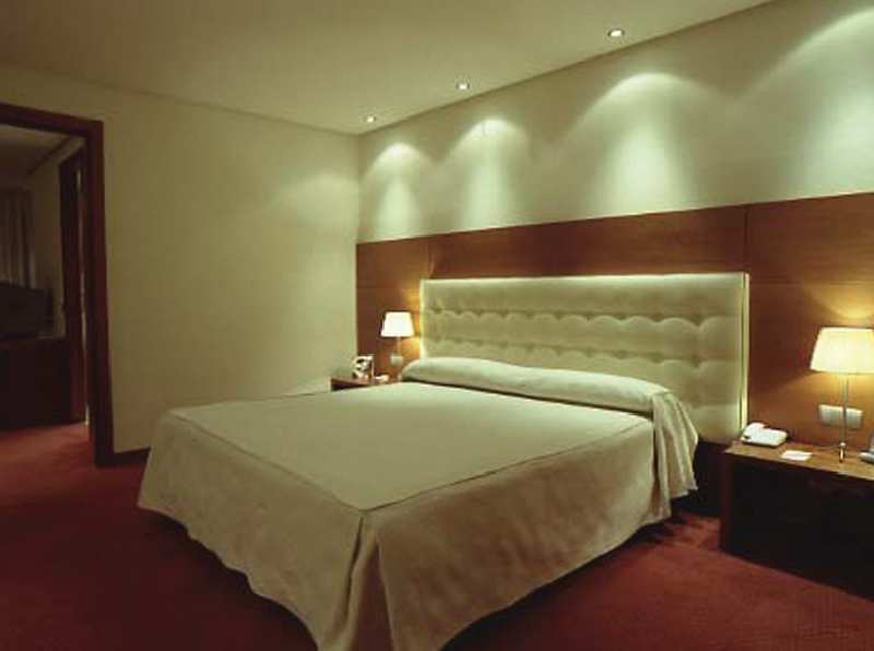 Silken Coliseum Hotel Santander Room photo